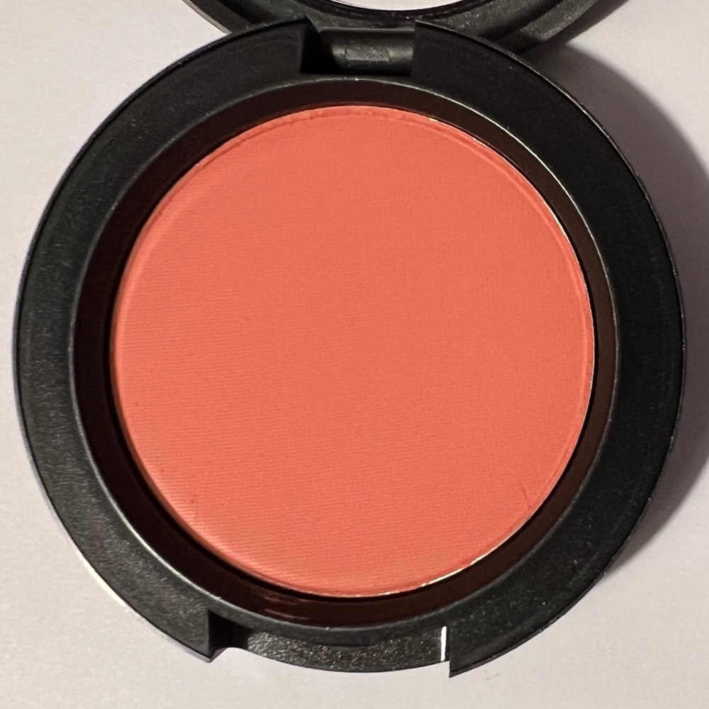MAC Cosmetics Sheertone Blush β Peaches π - Picture 6 of 7